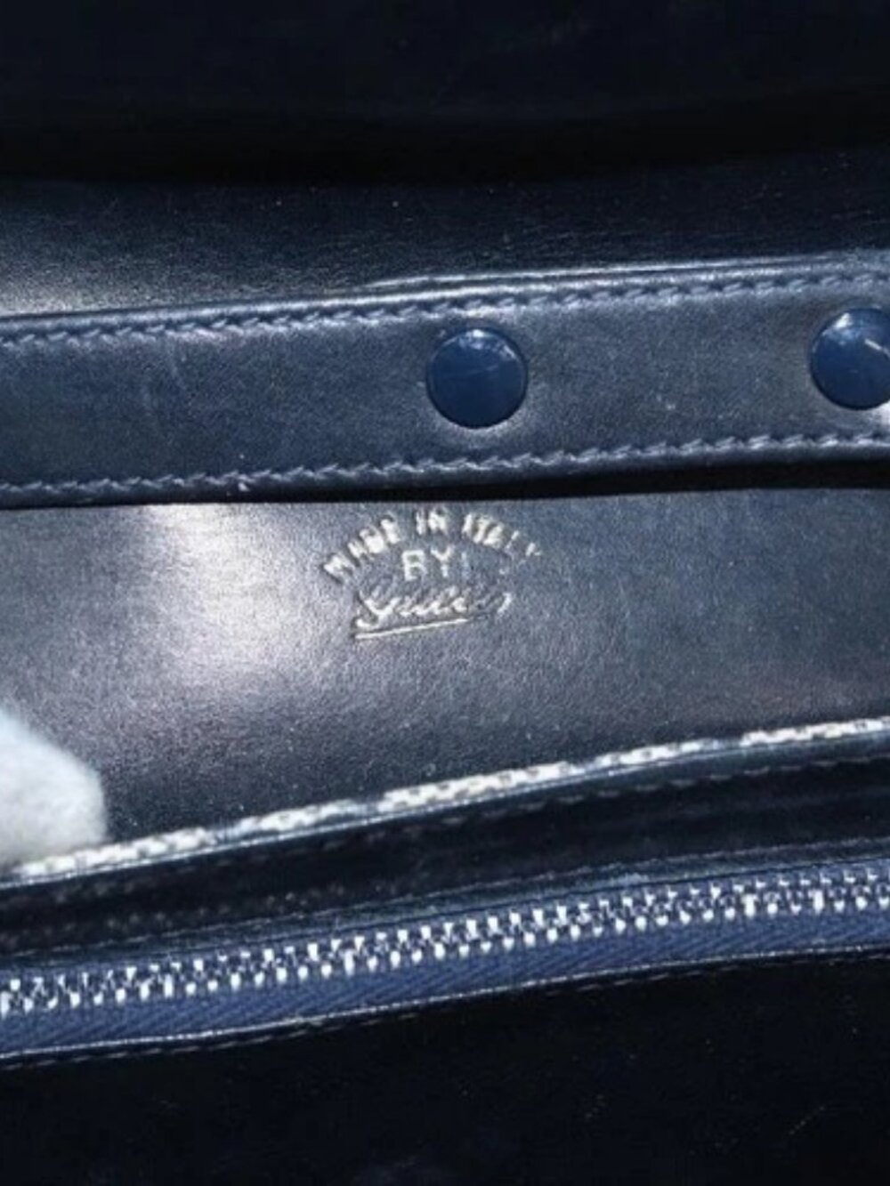 GUCCI GG Supreme Shoulder Bag PVC Navy Gold Auth gh1657 - Picture 12 of 16